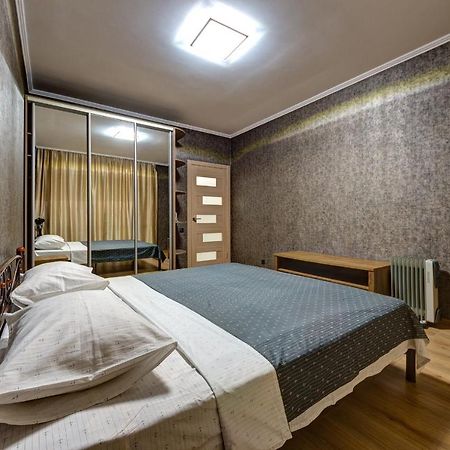 Apartments Near Ukraina Shopping Mall Kiev Bagian luar foto
