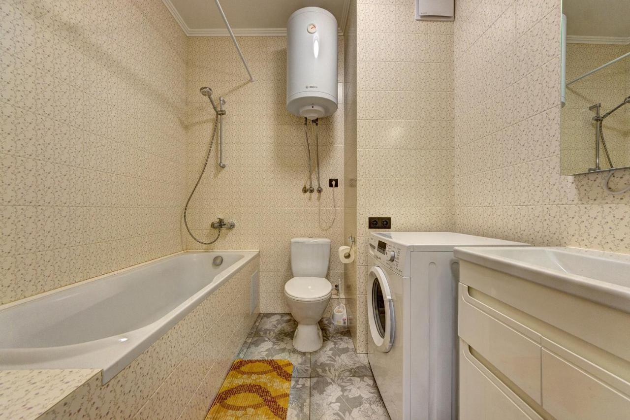 Apartments Near Ukraina Shopping Mall Kiev Bagian luar foto