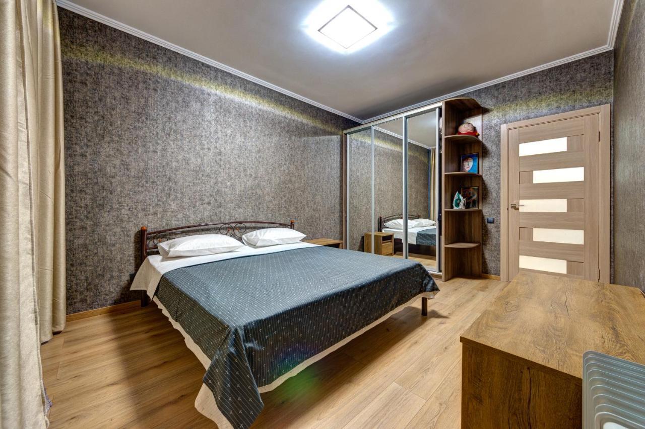 Apartments Near Ukraina Shopping Mall Kiev Bagian luar foto