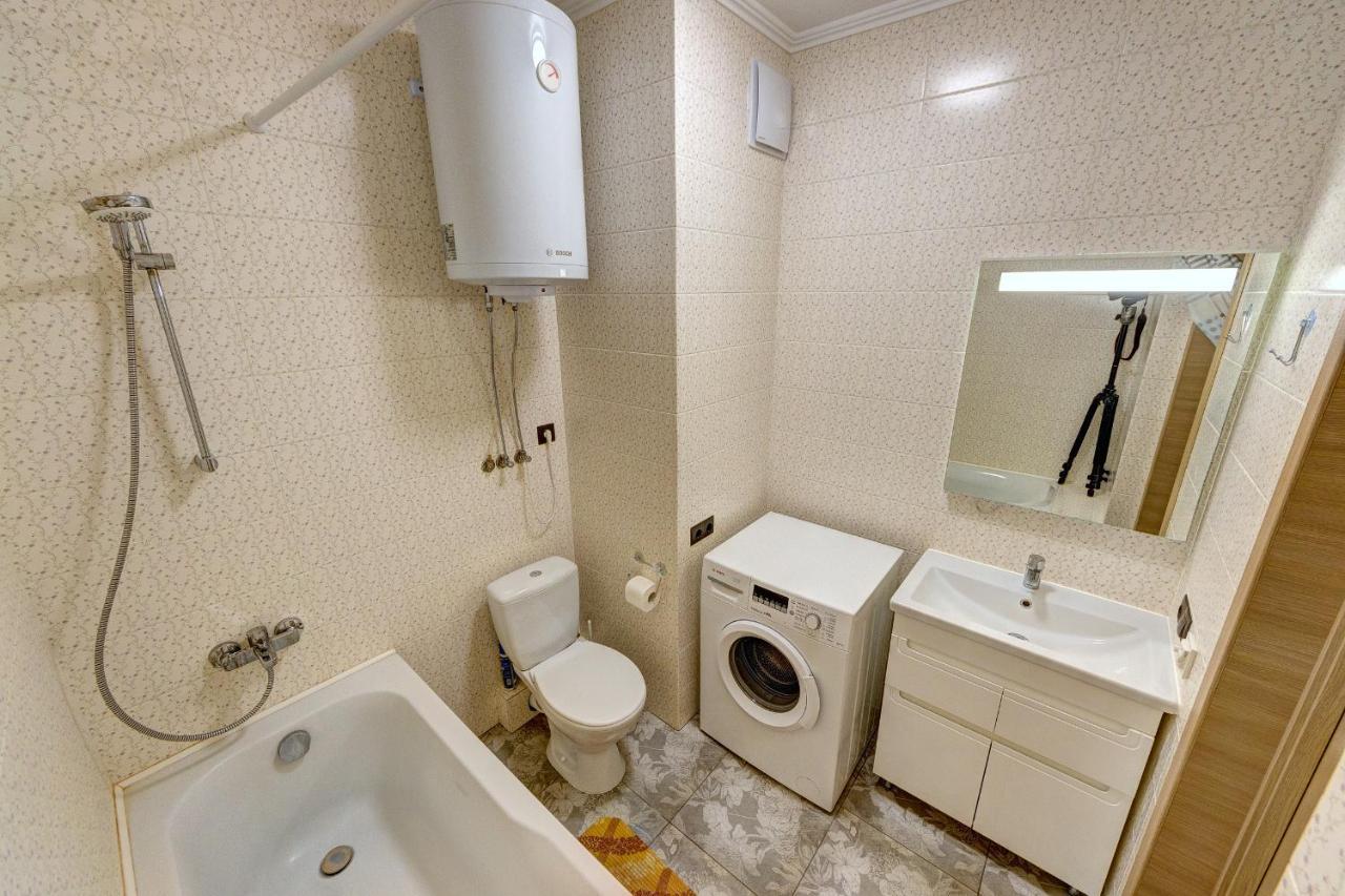 Apartments Near Ukraina Shopping Mall Kiev Bagian luar foto